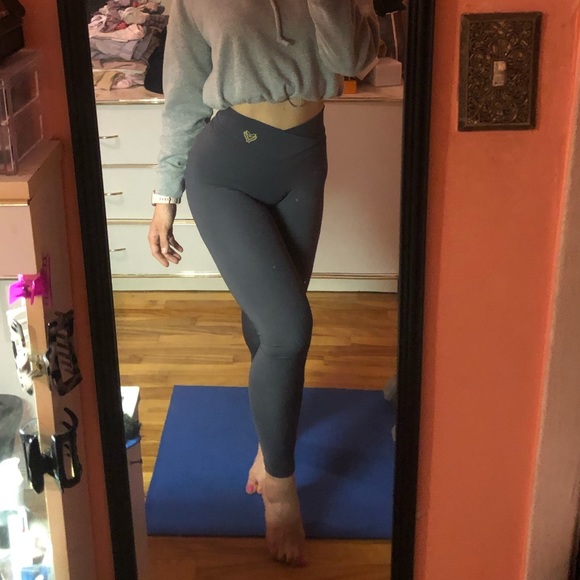 CLS SCRUNCH BUTT LEGGINGS - Picture 8 of 14